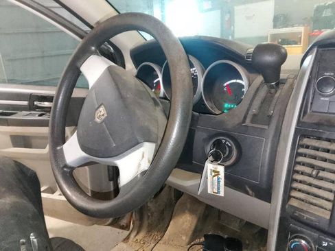 Used 2010 Dodge Grand Caravan SE FWD image 36