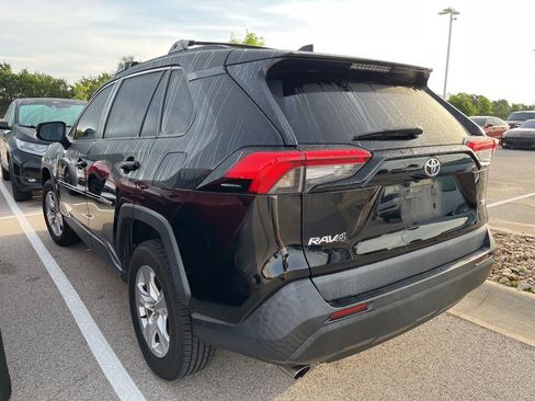 Used 2021 Toyota RAV4 XLE FWD image 4