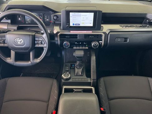 Certified 2025 Toyota Tacoma SR5 AWD/4WD image 16