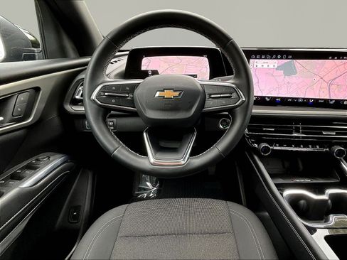 Used 2025 Chevrolet Traverse LT w/ Sun and Wheel Package AWD/4WD image 8