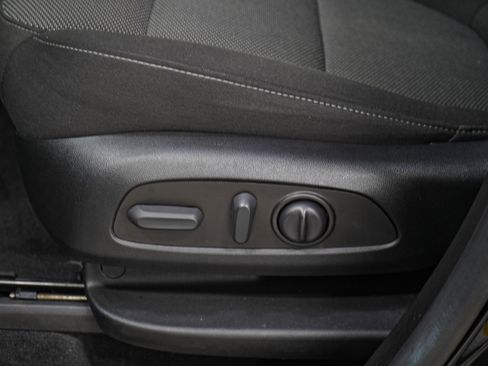 Used 2023 Chevrolet Traverse LT FWD image 23