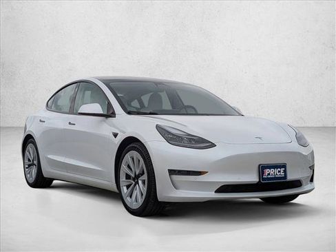 Used 2021 Tesla Model 3 Standard Range Plus image 7