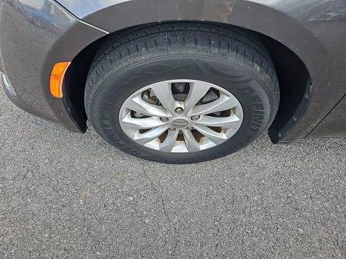 Used 2018 Chrysler Pacifica Touring Plus image 13