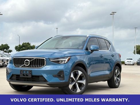 Certified 2025 Volvo XC40 B5 Plus AWD/4WD image 12