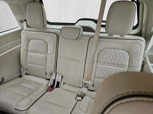 Used 2021 Lincoln Navigator Black Label w/ Cargo Convenience Package AWD/4WD image 10
