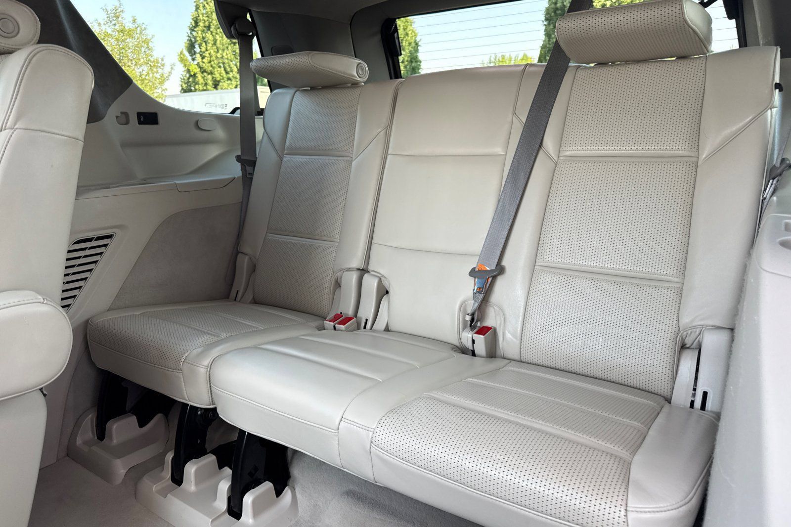 Used 2024 Cadillac Escalade Sport Platinum w/ LPO, ONYX Package AWD/4WD image 18
