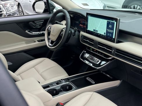 New 2026 Lincoln Corsair Premiere image 11