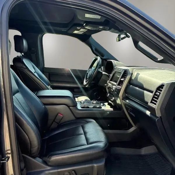 Used 2020 Ford Expedition XLT w/ Equipment Group 202A AWD/4WD image 23