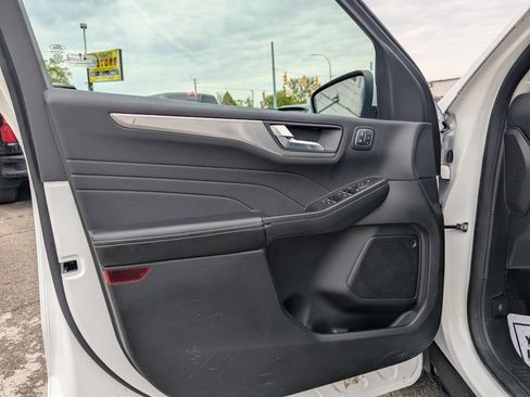 Used 2022 Ford Escape Titanium AWD/4WD image 12
