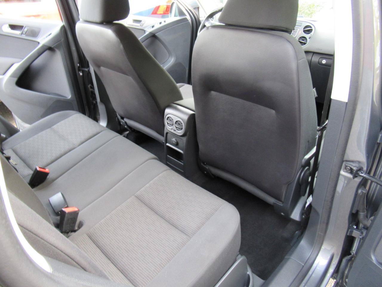 Used 2018 Volkswagen Tiguan Limited AWD/4WD image 15