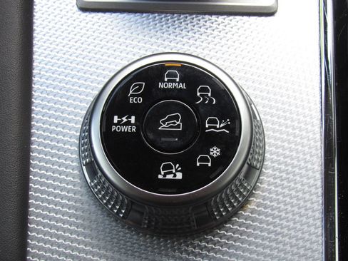 Used 2024 Mitsubishi Outlander 4WD Plug-In Hybrid image 34
