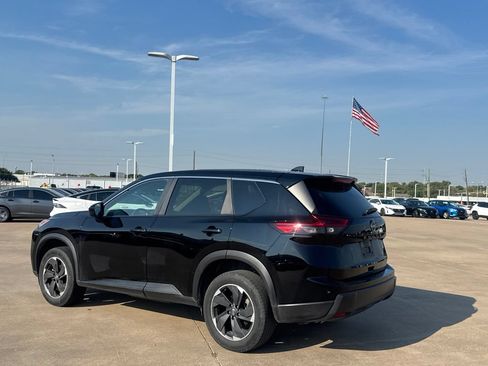Certified 2025 Nissan Rogue SV FWD image 15