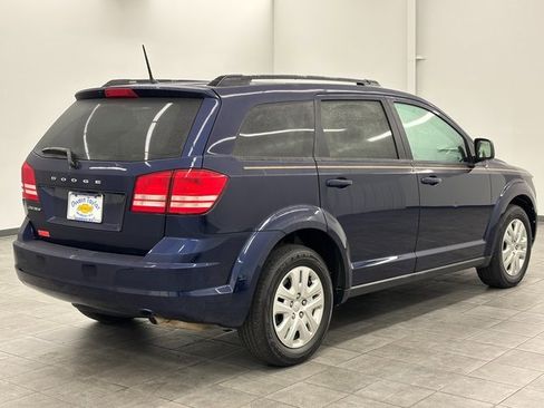 Used 2019 Dodge Journey SE image 2