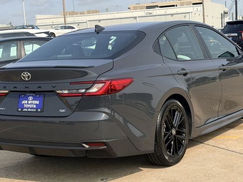 Used 2025 Toyota Camry SE FWD image 7