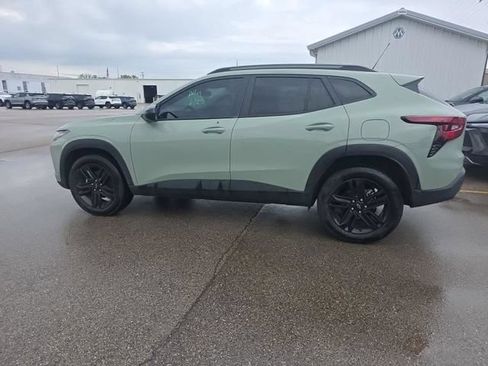 Used 2025 Chevrolet Trax ACTIV w/ Sunroof Package FWD image 2