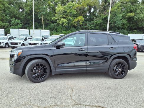 Used 2024 GMC Terrain SLE w/ Elevation Edition FWD image 34
