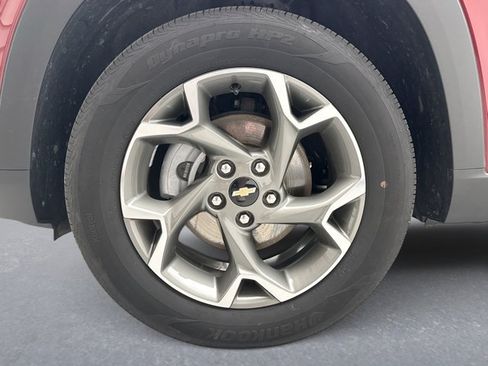 Used 2025 Chevrolet Trax LT FWD image 21