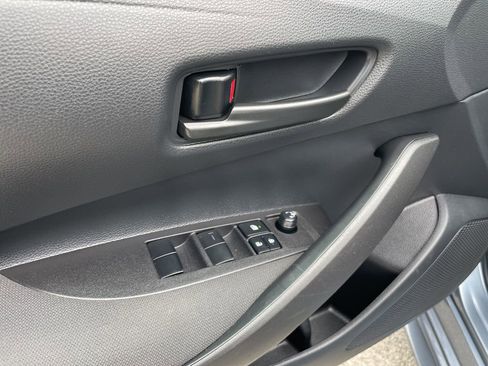 Used 2025 Toyota Corolla LE image 6