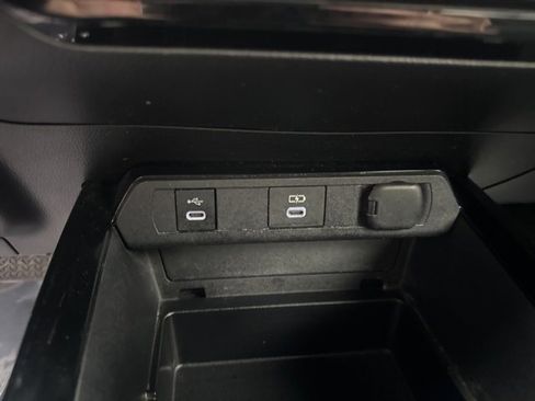 Used 2023 Toyota Prius LE image 20