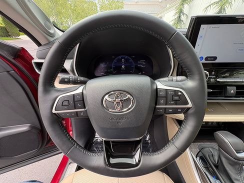 Used 2024 Toyota Highlander Platinum AWD/4WD image 21
