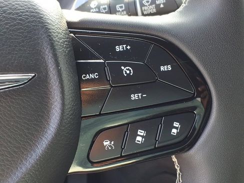 Certified 2025 Chrysler Pacifica Limited FWD image 10