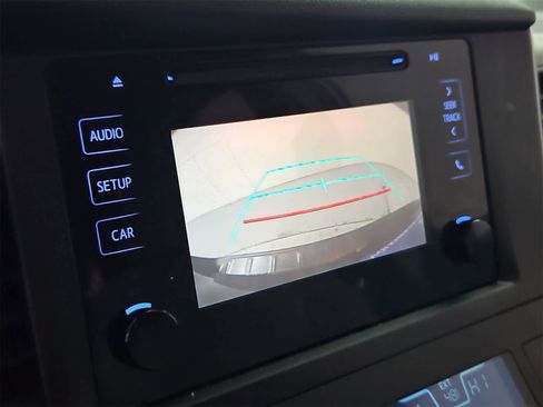 Used 2016 Toyota Sienna L image 29