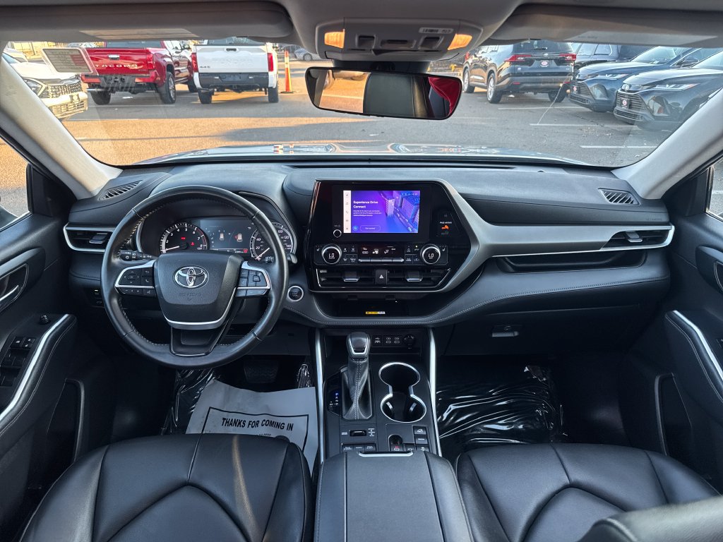 Used 2024 Toyota Highlander XLE AWD/4WD image 10