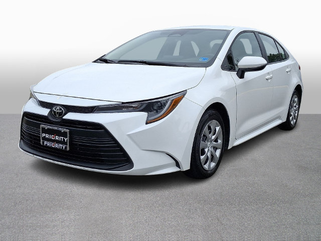 Used 2025 Toyota Corolla LE FWD image 1