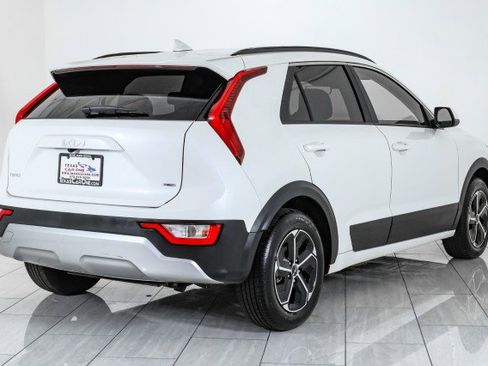 Used 2024 Kia Niro LX image 6