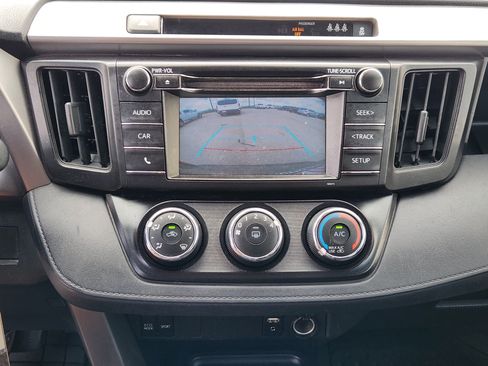 Used 2017 Toyota RAV4 LE FWD image 19