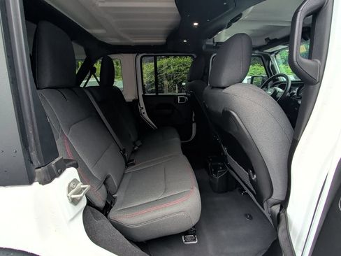 Used 2024 Jeep Wrangler Unlimited Rubicon w/ Technology Group AWD/4WD image 14