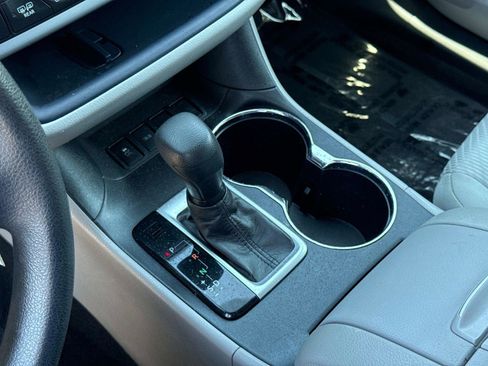 Used 2019 Toyota Highlander LE FWD image 25