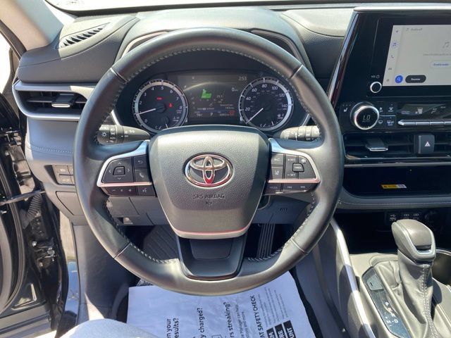 Certified 2025 Toyota Highlander XLE AWD/4WD image 6