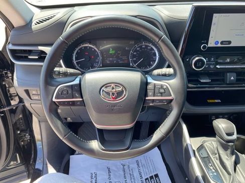 Certified 2025 Toyota Highlander XLE AWD/4WD image 6