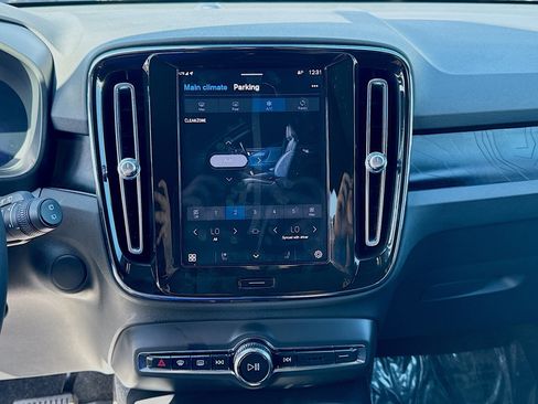 Used 2024 Volvo XC40 Recharge Plus w/ Protection Package Premier image 10