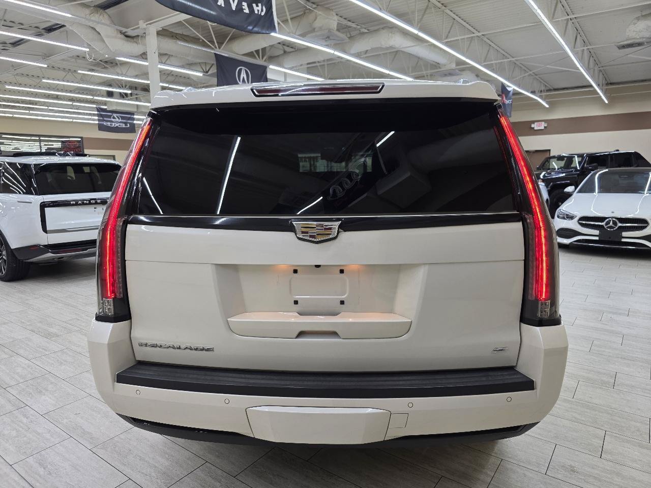 Used 2015 Cadillac Escalade Platinum AWD/4WD image 7