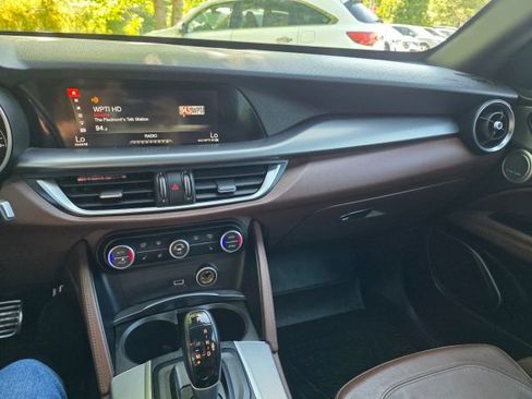 Used 2018 Alfa Romeo Stelvio Ti Sport AWD/4WD image 16