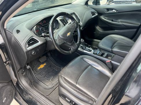 Used 2017 Chevrolet Cruze Premier FWD image 3