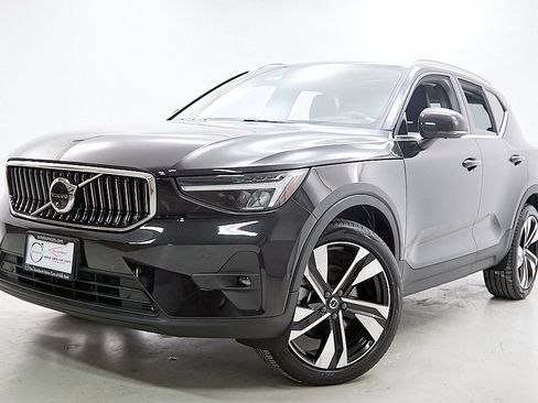 Used 2023 Volvo XC40 B5 Plus w/ Driver Assist Package image 2