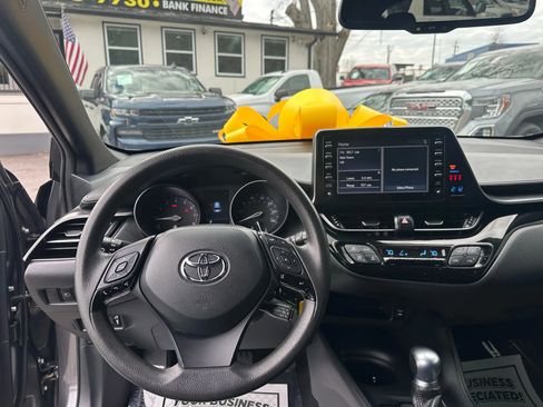 Used 2019 Toyota C-HR LE FWD image 19