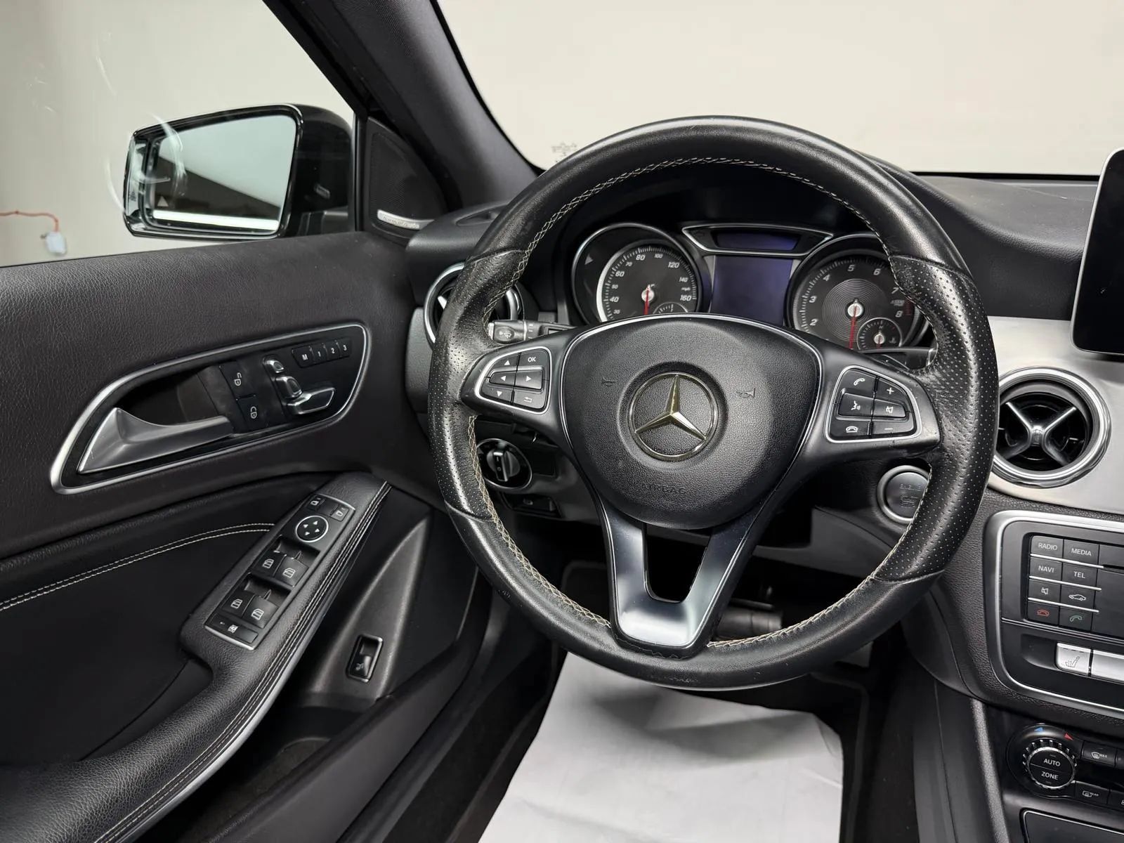Used 2018 Mercedes-Benz GLA 250 w/ Multimedia Package image 22