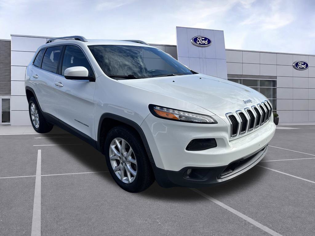 Used 2018 Jeep Cherokee Latitude w/ Cold Weather Group FWD image 7