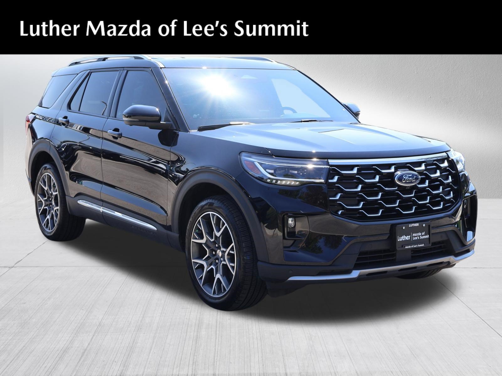 Used 2025 Ford Explorer Platinum w/ Ultimate Package AWD/4WD image 1