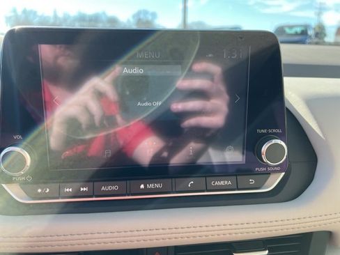 Used 2023 Nissan Rogue SV w/ SV Premium B Package image 18