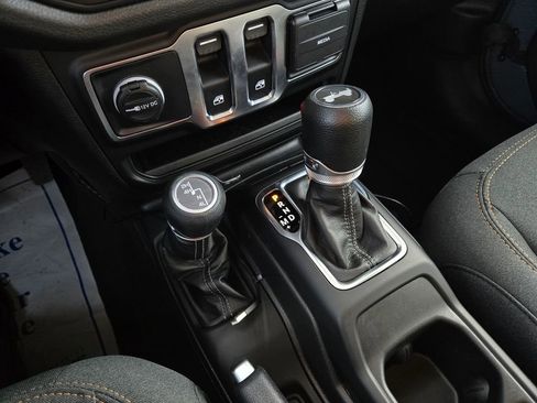 Used 2024 Jeep Wrangler Sport S image 24