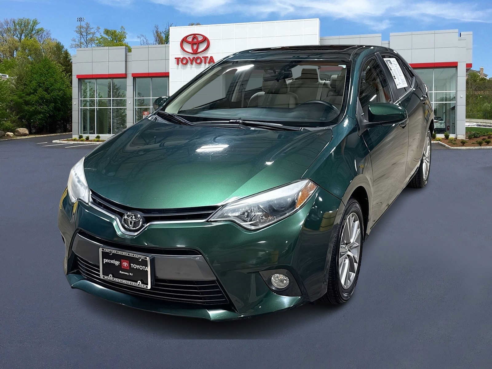 Used 2015 Toyota Corolla LE FWD image 1