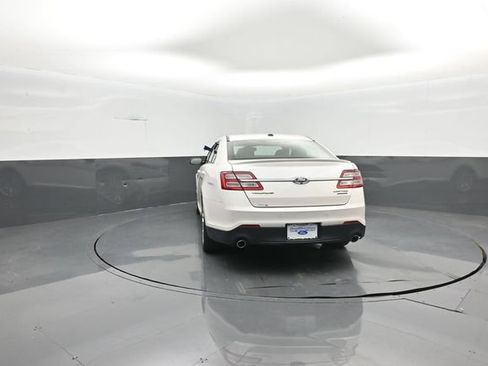 Used 2018 Ford Taurus Limited FWD image 6