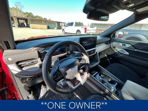 Used 2025 Ford Explorer ST image 2