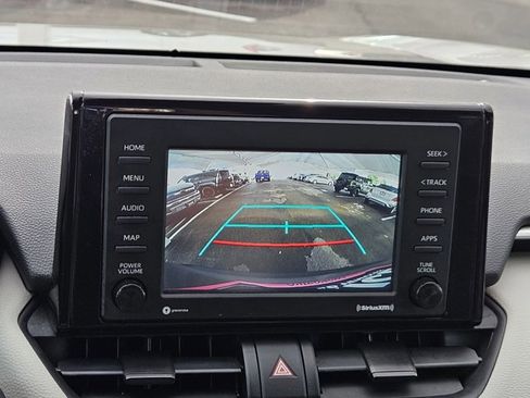 Used 2020 Toyota RAV4 XLE w/ Convenience Package FWD image 11