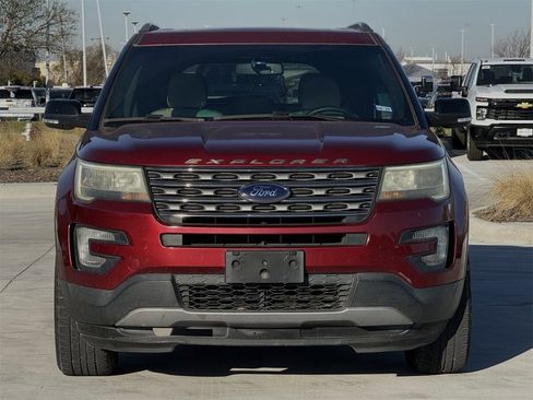 Used 2016 Ford Explorer XLT w/ Equipment Group 201A image 6